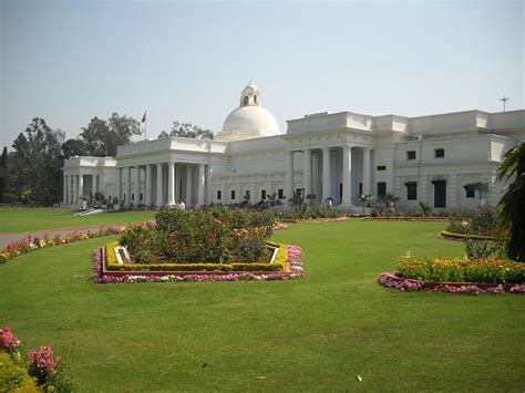 top  oldest universities  india owlcation