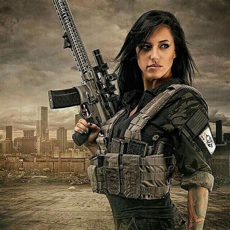 alex zedra model professional shooter frauen im militaer weibliche kriegerin soldatin