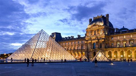 instagram influencer reportedly booted   louvre  revealing