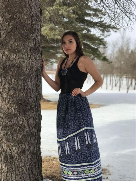Pin By Maricel Andrada On Desfile Native American Dress Powwow