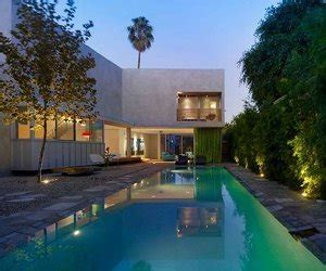 sleek contemporary dwelling  colorado features  glass