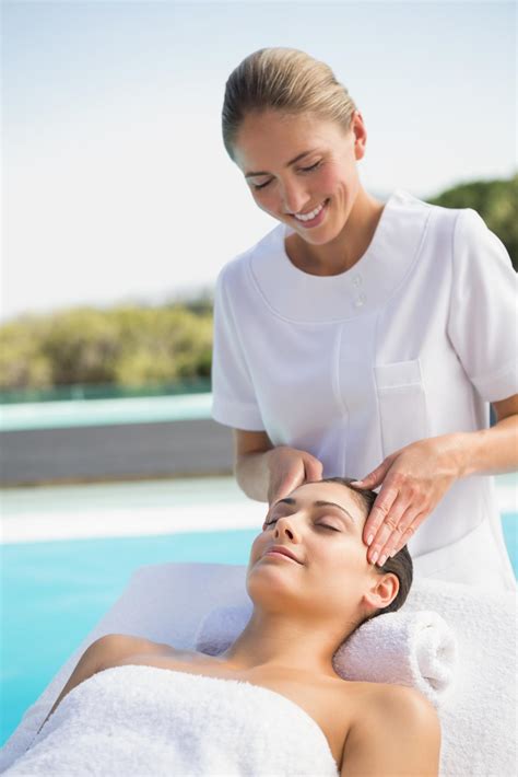 A Massage Therapy Career Needs Hands On Training Pensacola