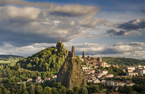 largest french city le puy en velay reurope