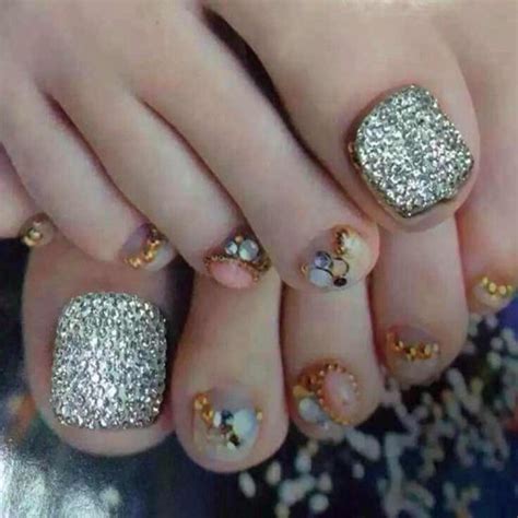 50 Best Toe Glitter Nail Art Design Ideas