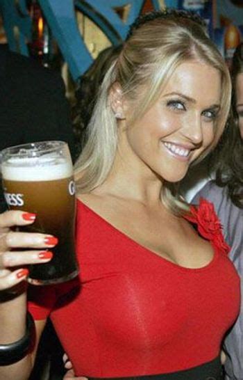 sexy girls and cold beer 35 pics
