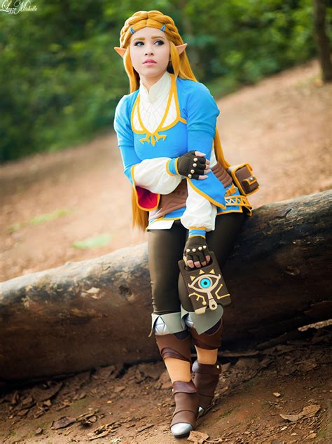 Princess Zelda Cosplay Walked Straight Out Of Breath Of