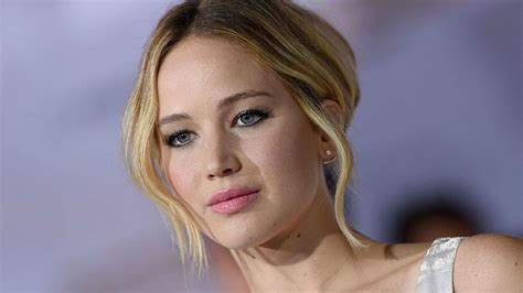 jennifer lawrence s private plane is forced to make an emergency landing