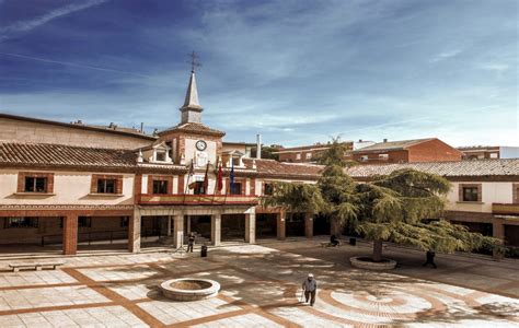 las rozas cierra terrazas  suspende toda atencion presencial de los