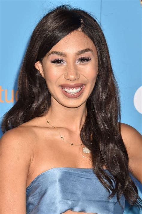 Eva Gutowski S Hairstyles And Hair Colors Steal Her Style