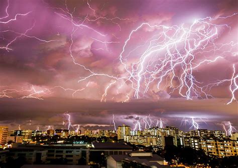 photographer captures spectactular lightning strikes   shots
