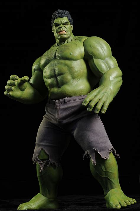 review    avengers hulk sixth scale action figure  hot toys