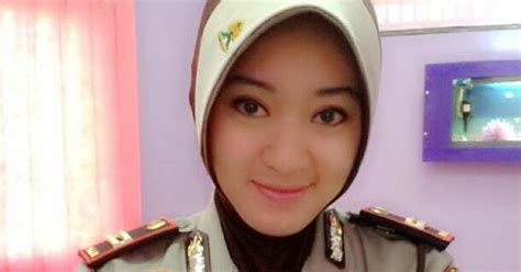 Dewi Memek Kumpulan Foto Cantik Polwan Berjilbab