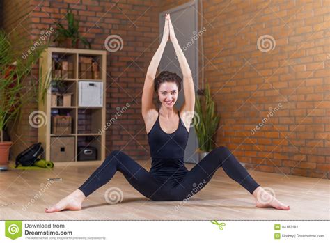 spread leg woman sitting on floor hot girl hd wallpaper