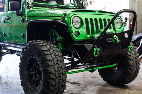 emerald green lifted jeep wrangler   custom vented hood caridcom gallery