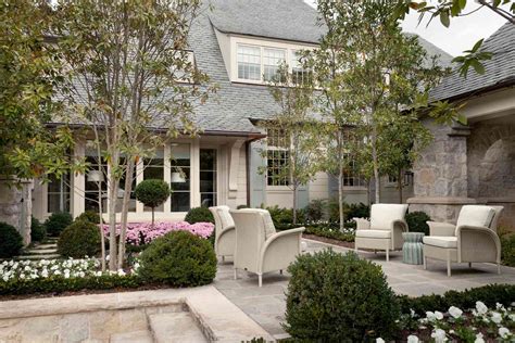beautiful courtyard ideas   private oasis  homes gardens