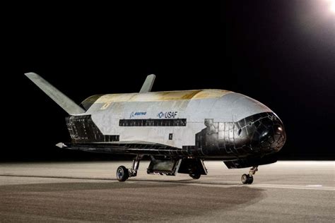 secretive  space plane lands  record  days  orbit