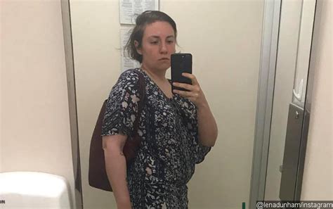 lena dunham gets completely naked in new mirror selfie