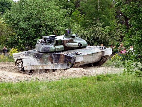 amx leclerc main battle tank  public demonstration military armor battle tank french