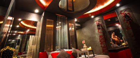 In questa serie di video presenti anche sul suo . Dungeon Lussuria - Motel a Milano