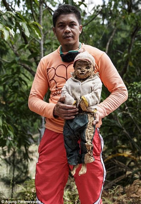 Ngeri Foto Penampakan Mayat Hidup Toraja Ini Kagetkan Dunia Plus