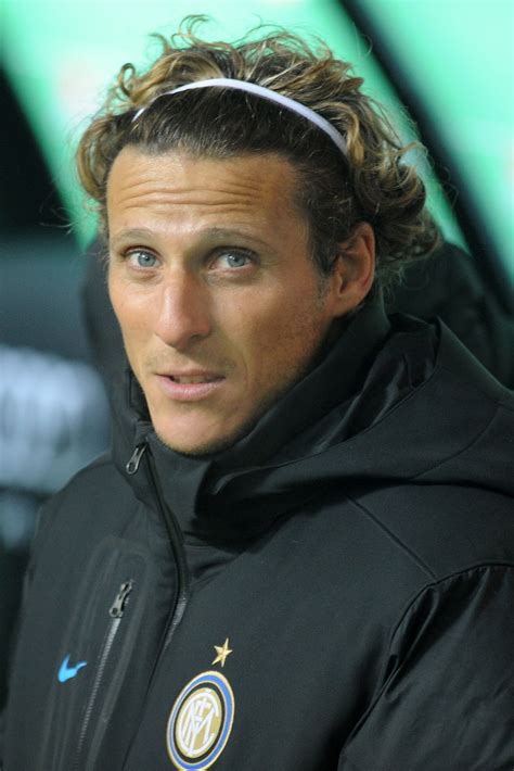 sports stars diego forlan profile biography pictures  wallpapers