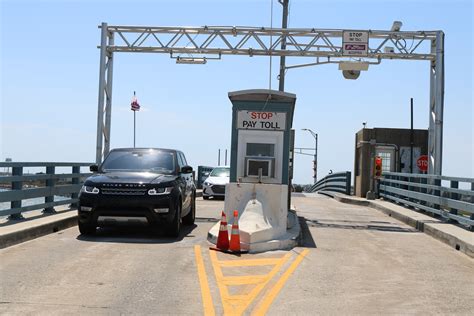 bridge toll collectors  precautions  coronavirus sea