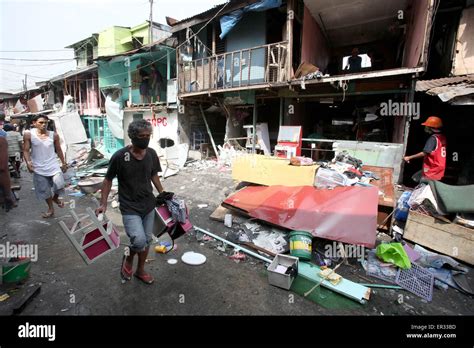 caloocan city philippines    residents evacuate