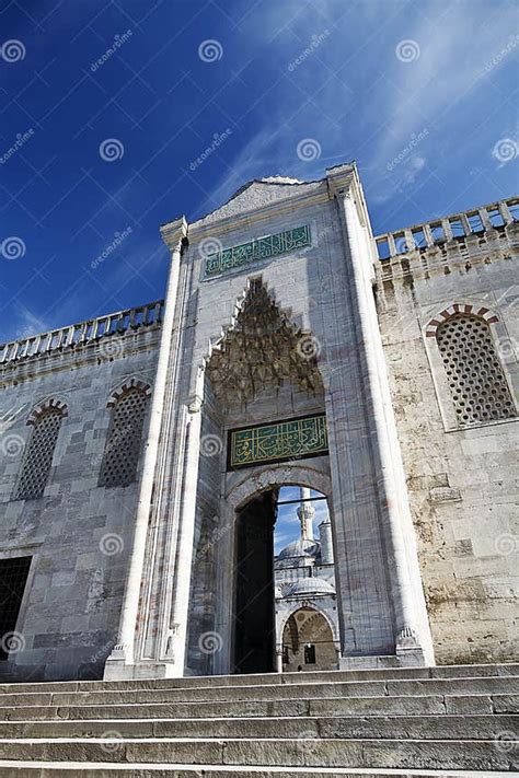 de blauwe moskee van sultanahmet voorhof stock foto image  sier cultuur