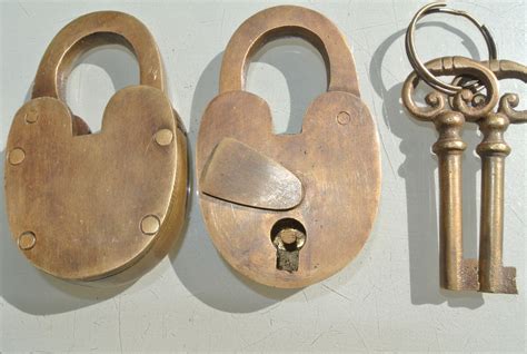 padlock vintage stye antique  solid heavy brass aged key lock