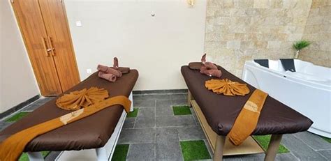 outdoor couple spa room at eska aesthetic clinic and medispa picture of eska wellness spa