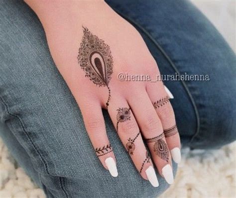 12 Elegant And Unique Finger Mehndi Designs