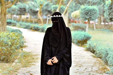 Pin By Erratic Scout On Elegant Muslim Women Hijabi Girl Muslimah