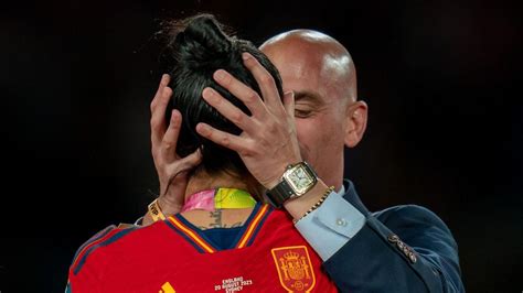 spanish footballer jenni hermoso files complaint  unsolicited kiss  womens world cup