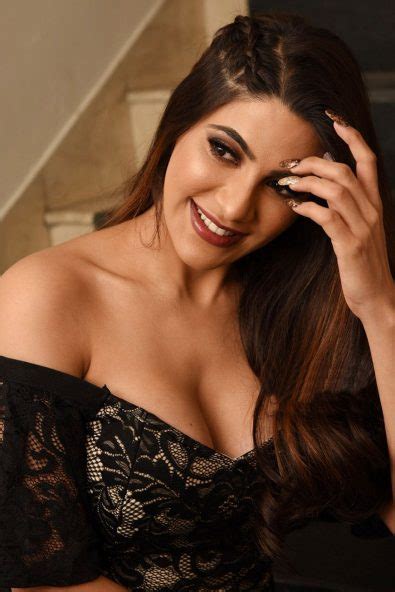Actress Nikki Tamboli Glamorous Photo Gallery Kerala Lives