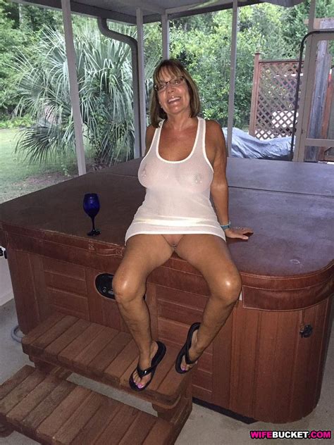 wifebucket sexy nudes of a hot mature woman