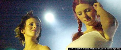 Tatu Russias Pop Lesbians To Perform At Sochi Olympic Opening