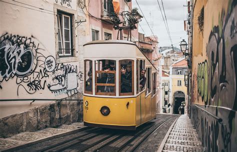 lisbon tram       discover  city
