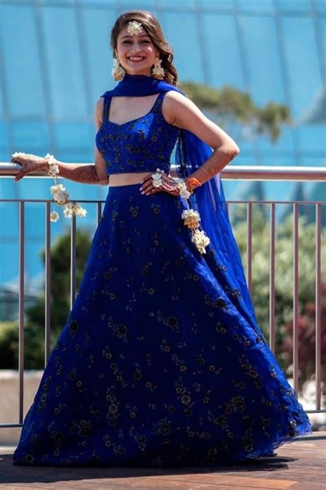 Pin By Anjana Kumari On फैशन Pakistani Bridal Lehenga Indian Fashion