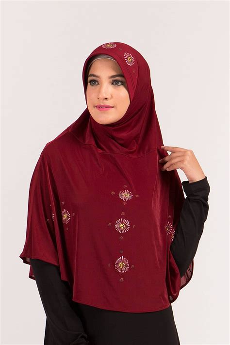 jilbab warna merah marun voal motif