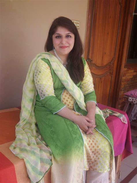 beauty of pakistani desi housewife and girls photos