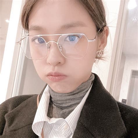 Pin By Tsang Eric On Korean Actress Singer Cat Eye Glass Fashion