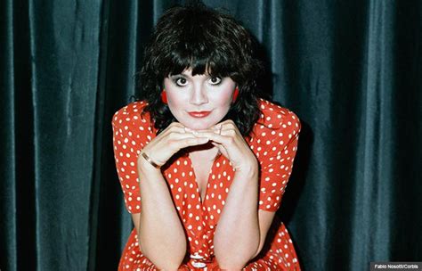 linda ronstadt opens up about parkinson s and memoirs