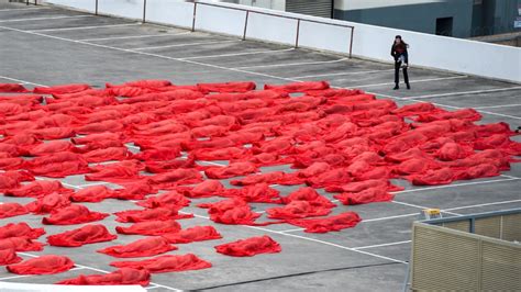 melbourne hundreds strip for spencer tunick roof top photo shoot