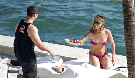 Jennifer Aniston Pink Thong Bikini 8 Pics Xhamster