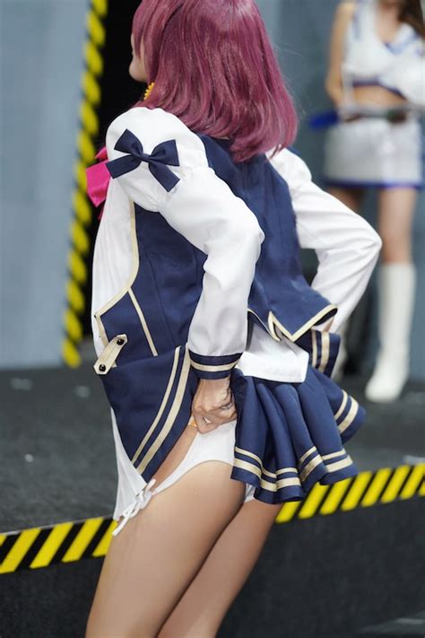 cosplayer miyu inamori delights crowds at tokyo game show 2018 by showing off her panties
