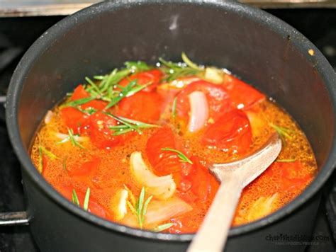 how to make a creamy and tasty roasted tomato and rosemary soup
