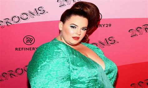 what are tess holliday s measurements