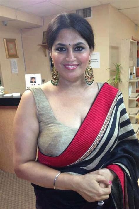 bangladeshi woman aunty in saree saree look saree