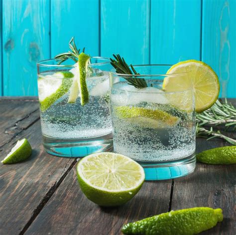 7 Best Sparkling Water Brands To Buy In 2020 According To
