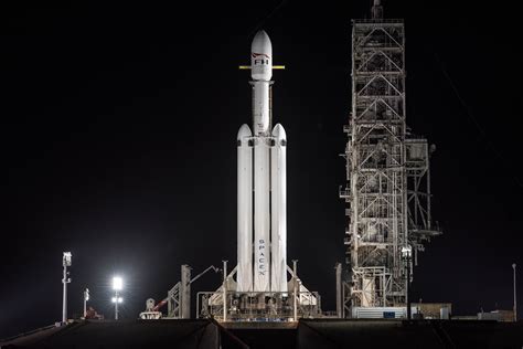 preview spacex set  debut falcon heavy rocket  long awaited shakedown flight falcon
